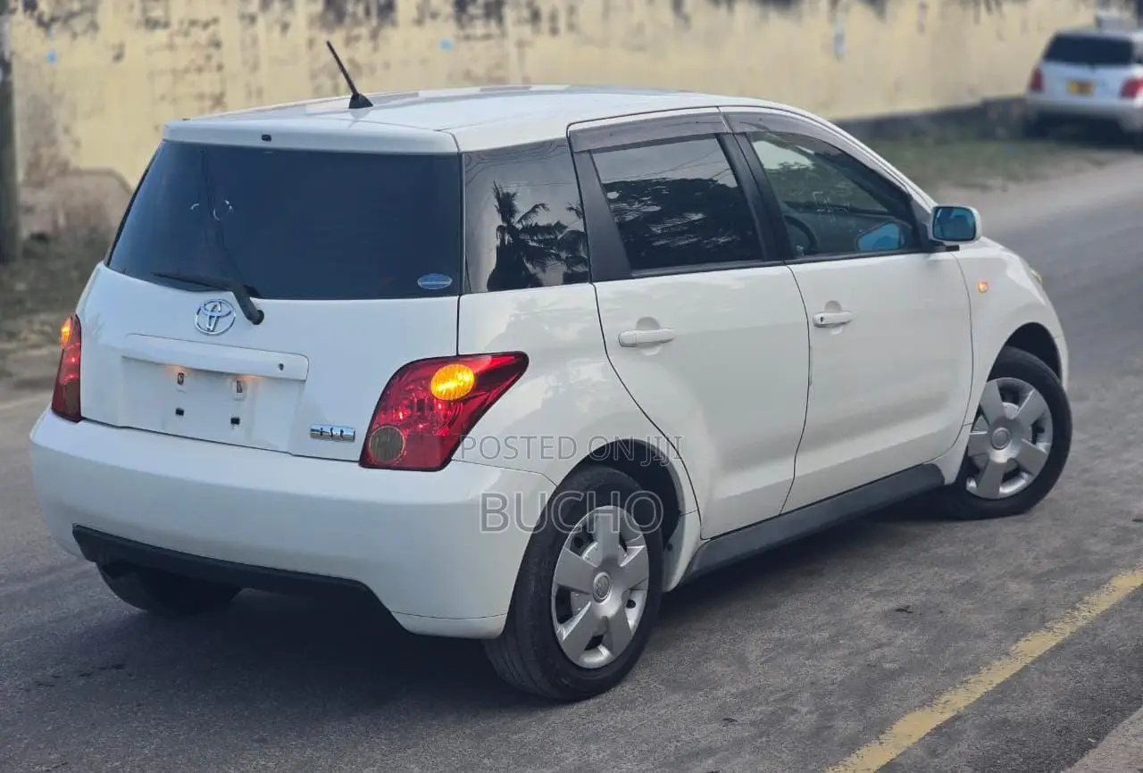 Toyota IST 2004 White