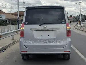 Toyota Noah 2.0 143hp AWD (8 Seater) 2008 Silver
