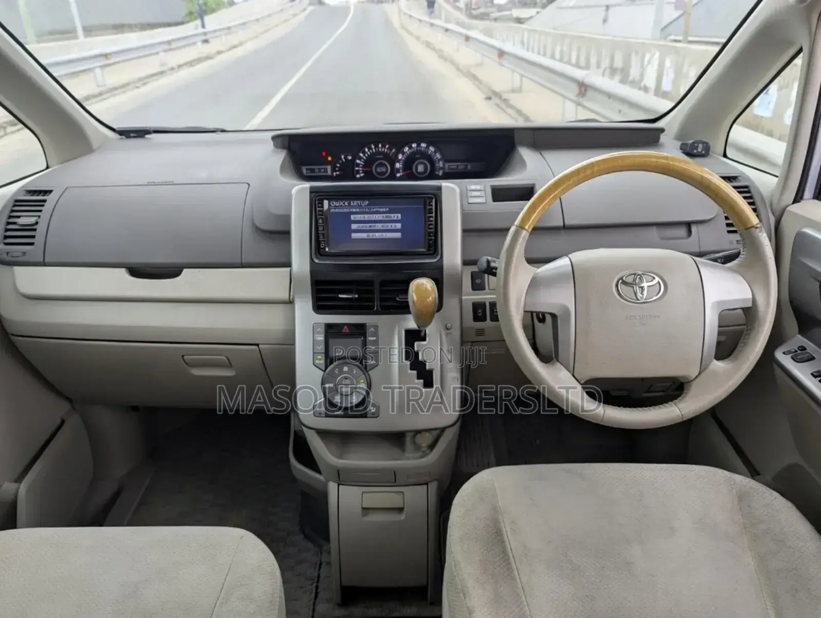 Toyota Noah 2.0 143hp AWD (8 Seater) 2008 Silver