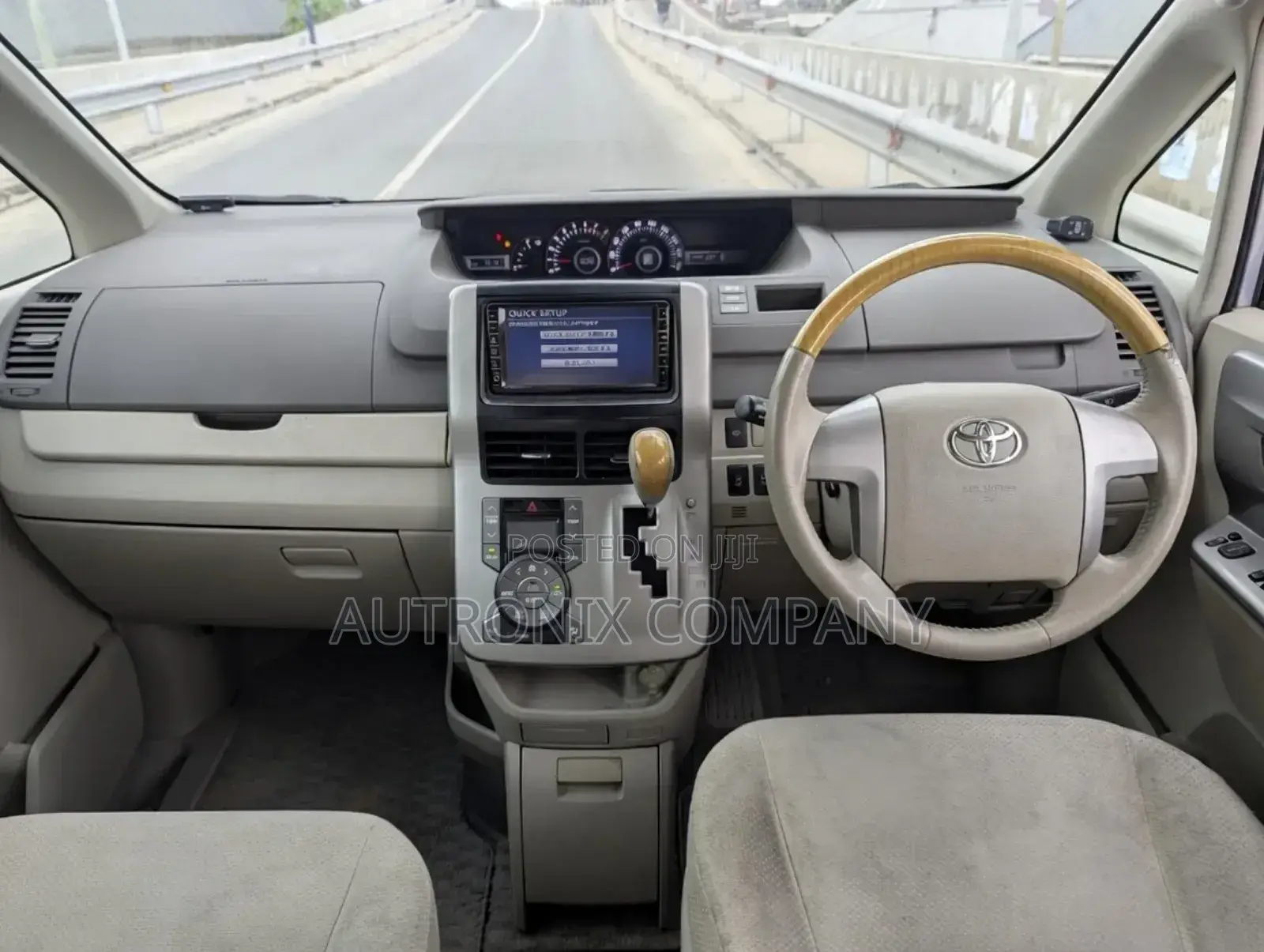 Toyota Noah 2.0 143hp AWD (8 Seater) 2008 Silver