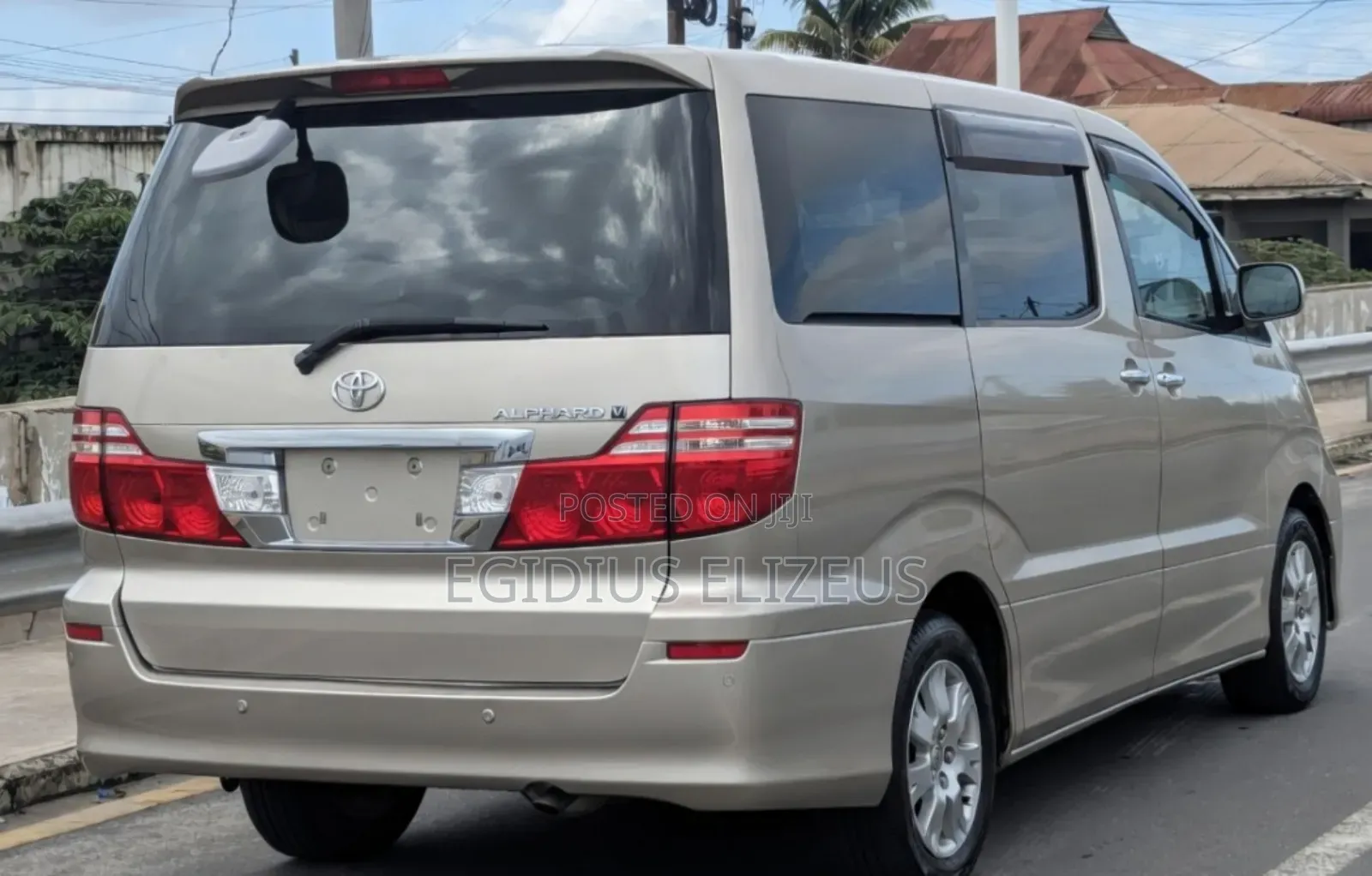 Toyota Alphard 2005 Gold