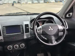 Mitsubishi Outlander 2009 White