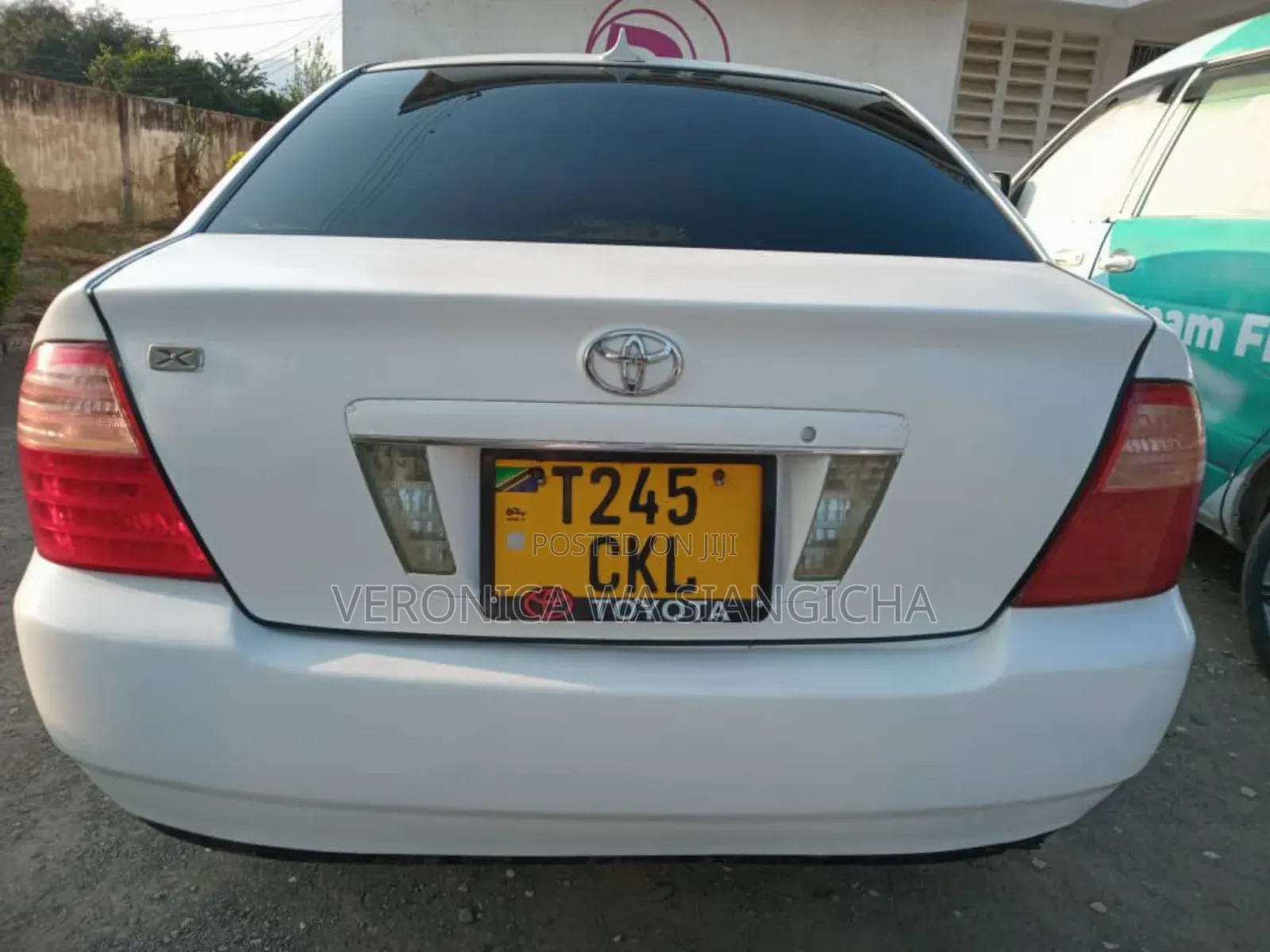 Toyota Corolla 2000 White
