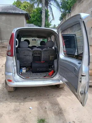 Toyota Fun Cargo 2004 Silver