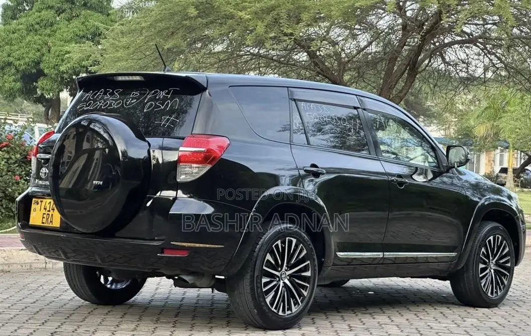 Toyota Vanguard 2011 Black