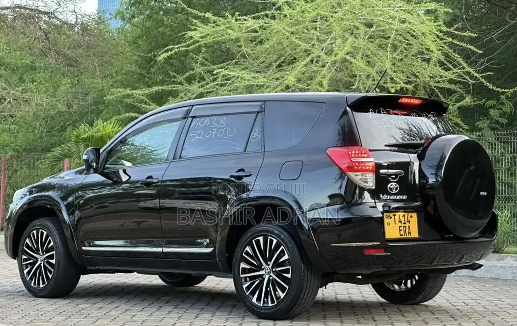 Toyota Vanguard 2011 Black