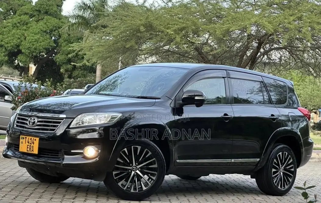 Toyota Vanguard 2011 Black