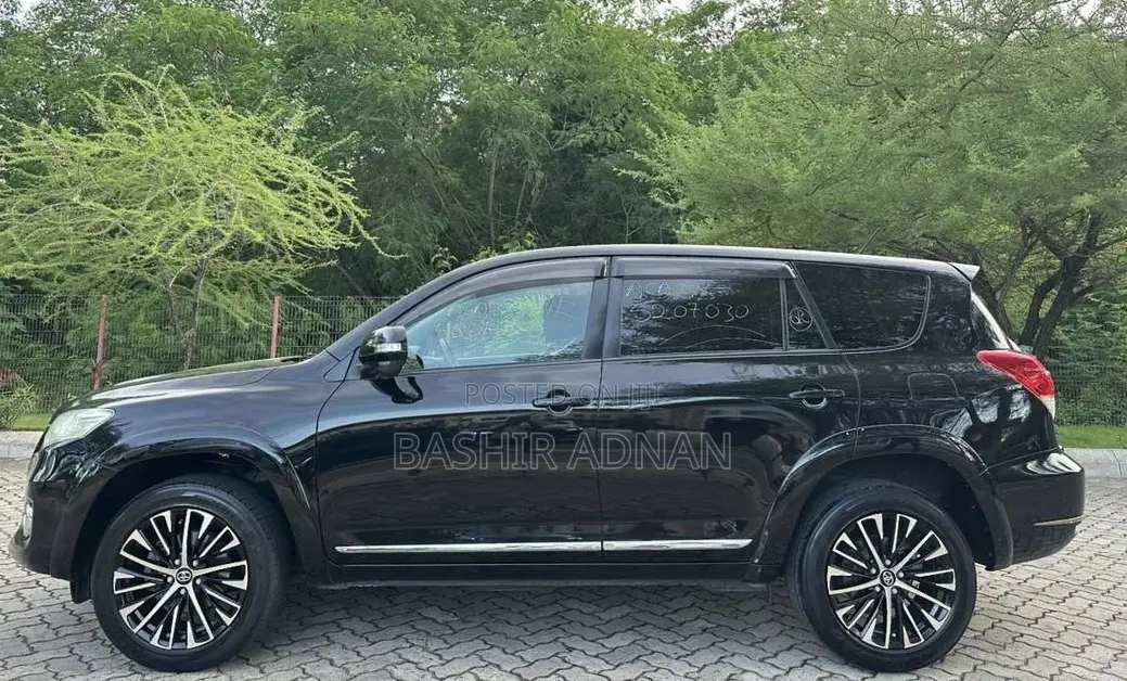 Toyota Vanguard 2011 Black