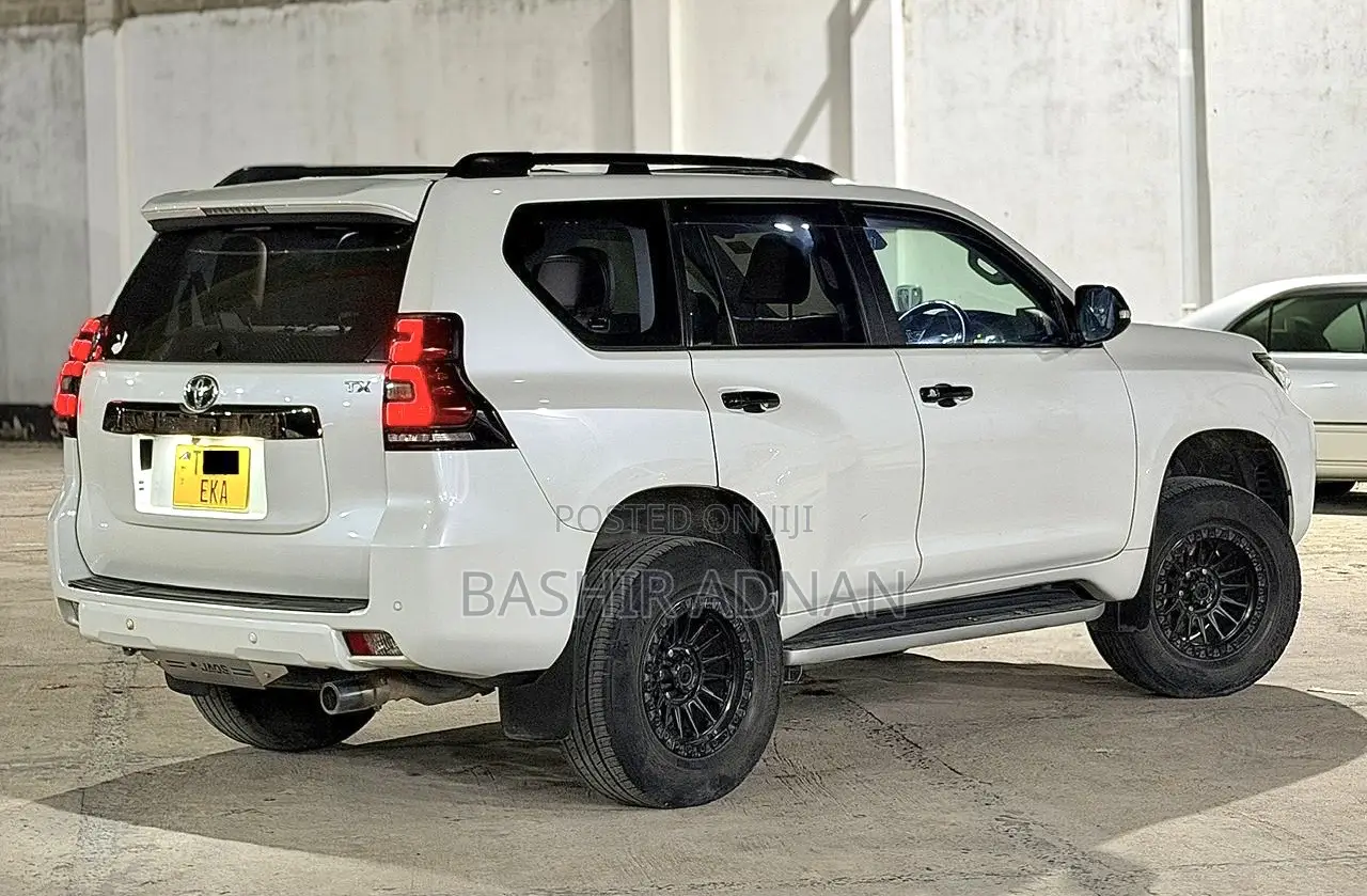 Toyota Land Cruiser Prado 2.7 2022 White