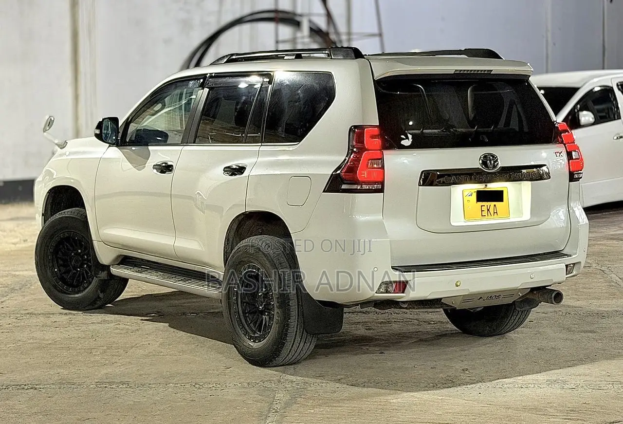 Toyota Land Cruiser Prado 2.7 2022 White