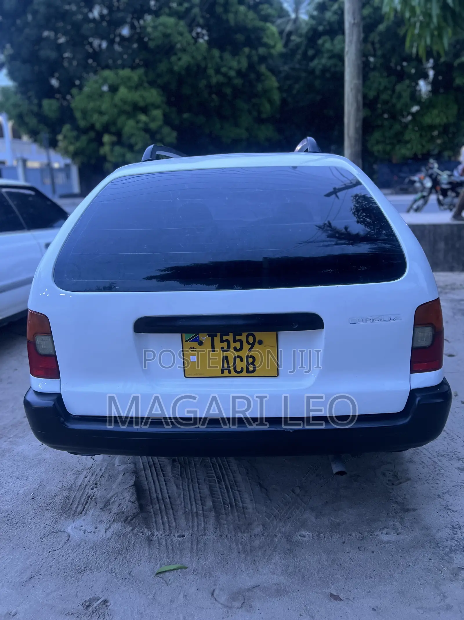 Toyota Corolla 2000 White