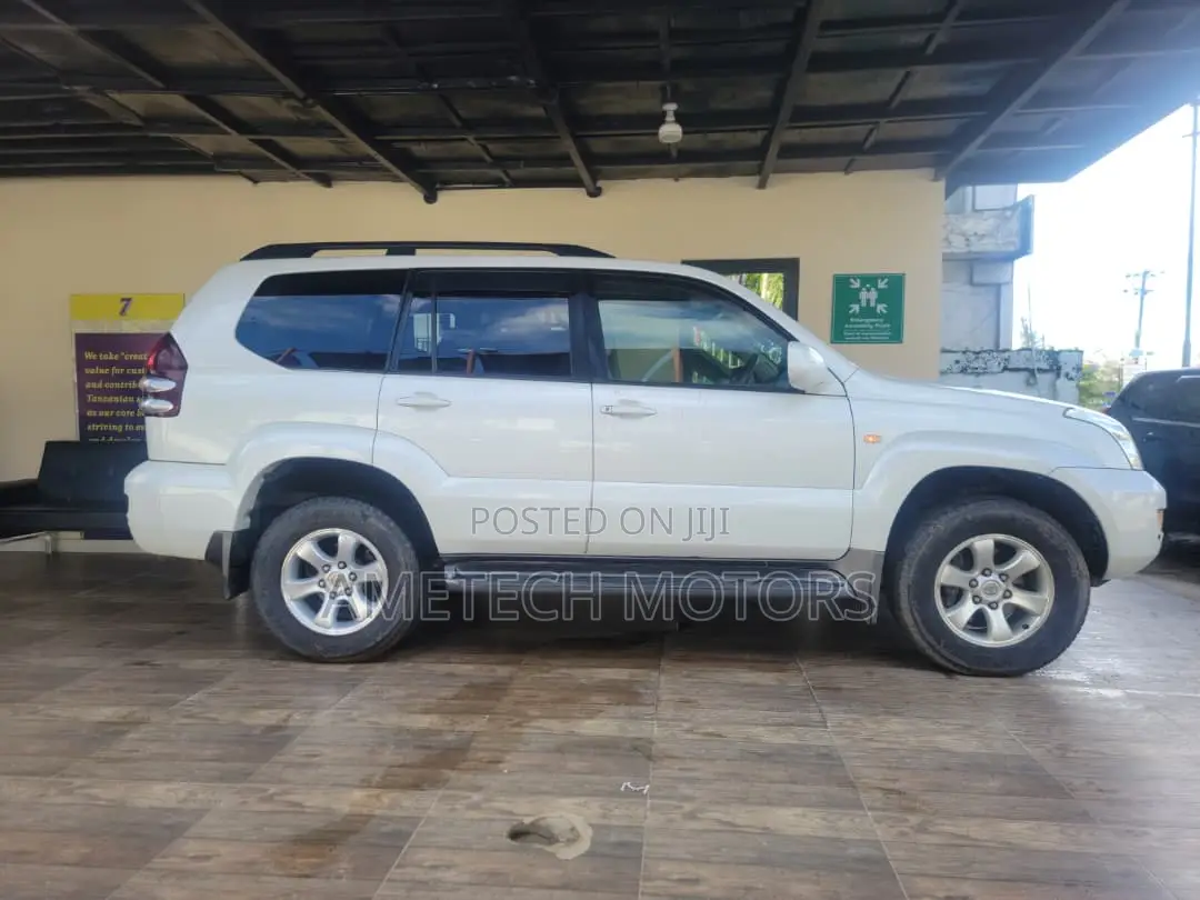 Toyota Land Cruiser Prado 2004 White