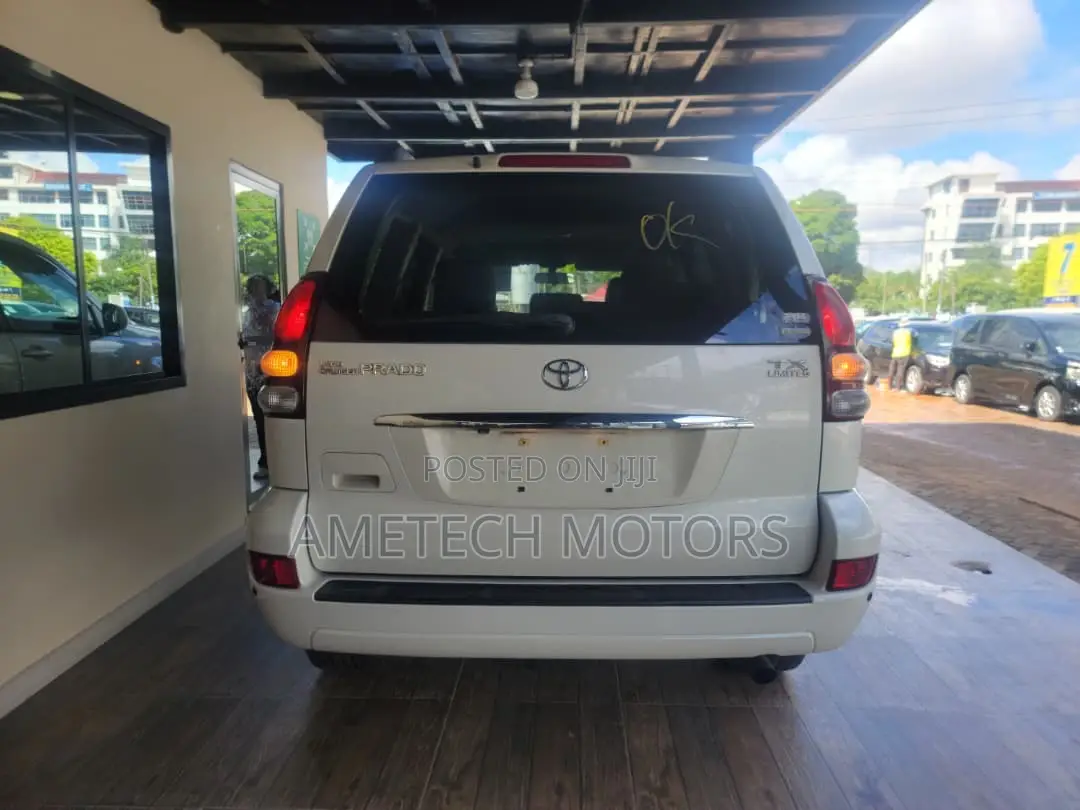 Toyota Land Cruiser Prado 2004 White