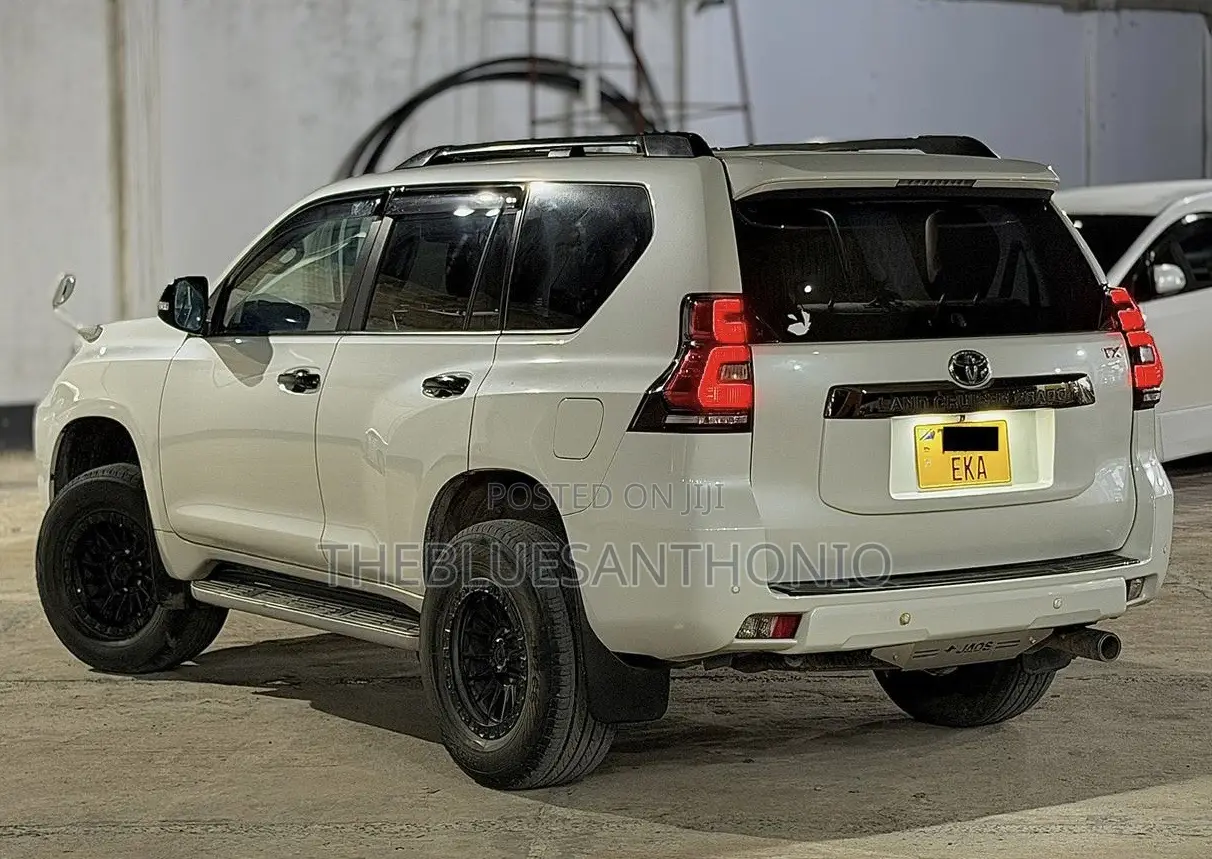 Toyota Land Cruiser Prado 2023 White