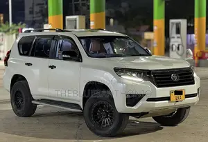 Toyota Land Cruiser Prado 2023 White