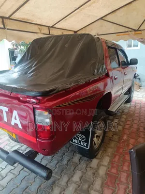 Toyota Hilux 2.5 Cab 2005 Maroon