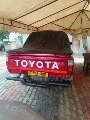Toyota Hilux 2.5 Cab 2005 Maroon