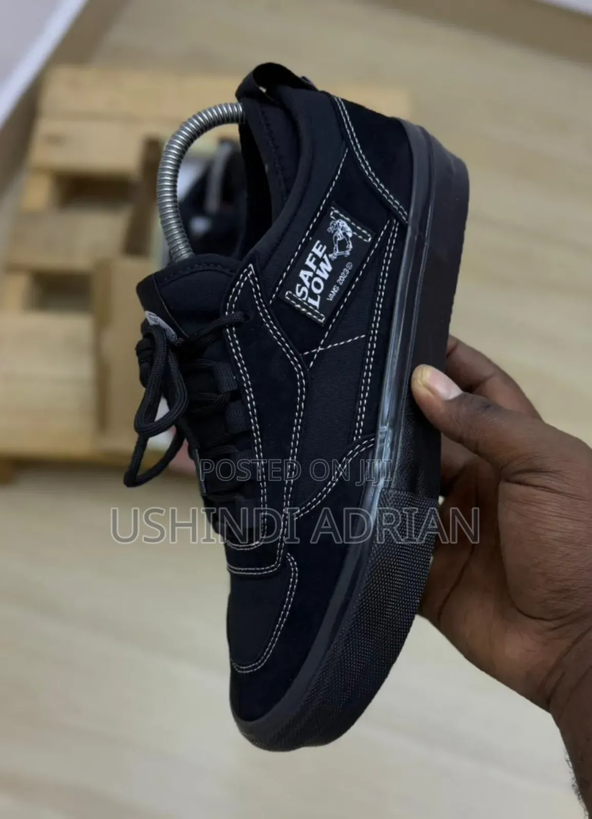 Raba Original 
 Bei: 100,000 TZS
 Size: 40, 41, 42, 43, 44, 45