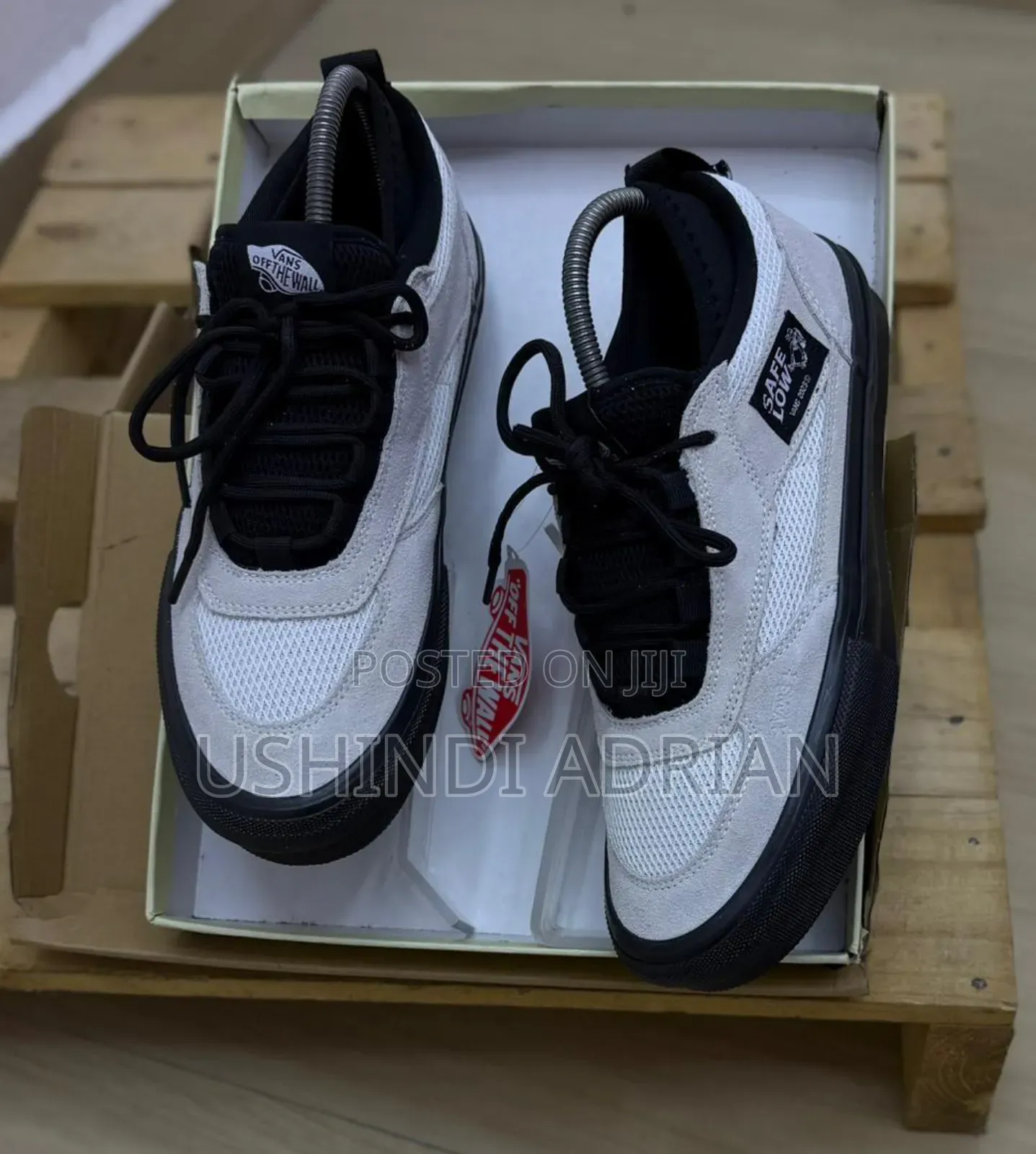 Raba Original 
 Bei: 100,000 TZS
 Size: 40, 41, 42, 43, 44, 45