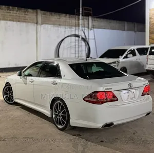 Toyota Crown 2009 White