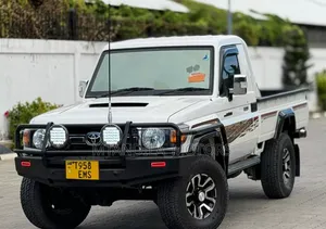 Toyota Land Cruiser 4.5 V8 DLX 2012 White