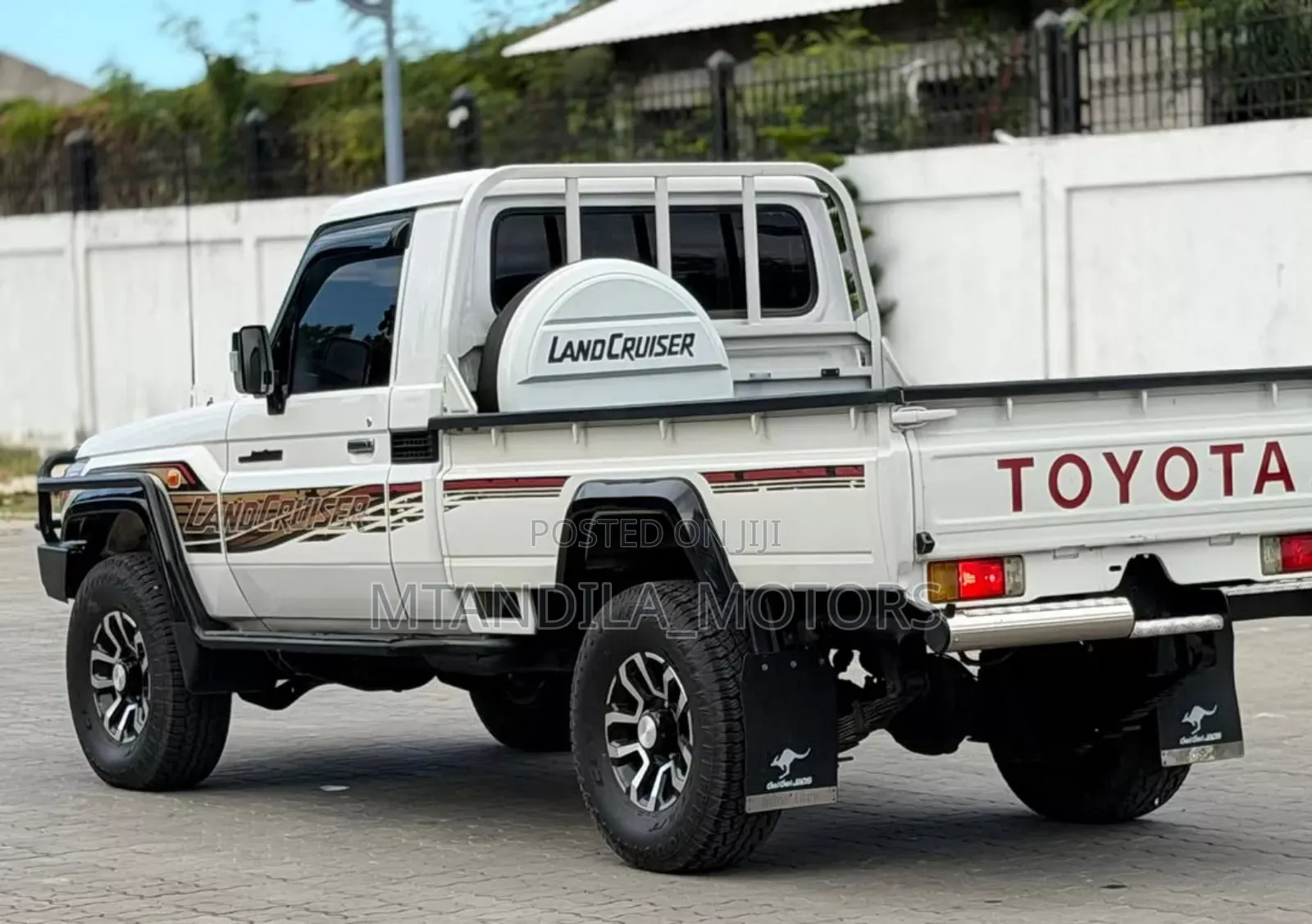 Toyota Land Cruiser 4.5 V8 DLX 2012 White