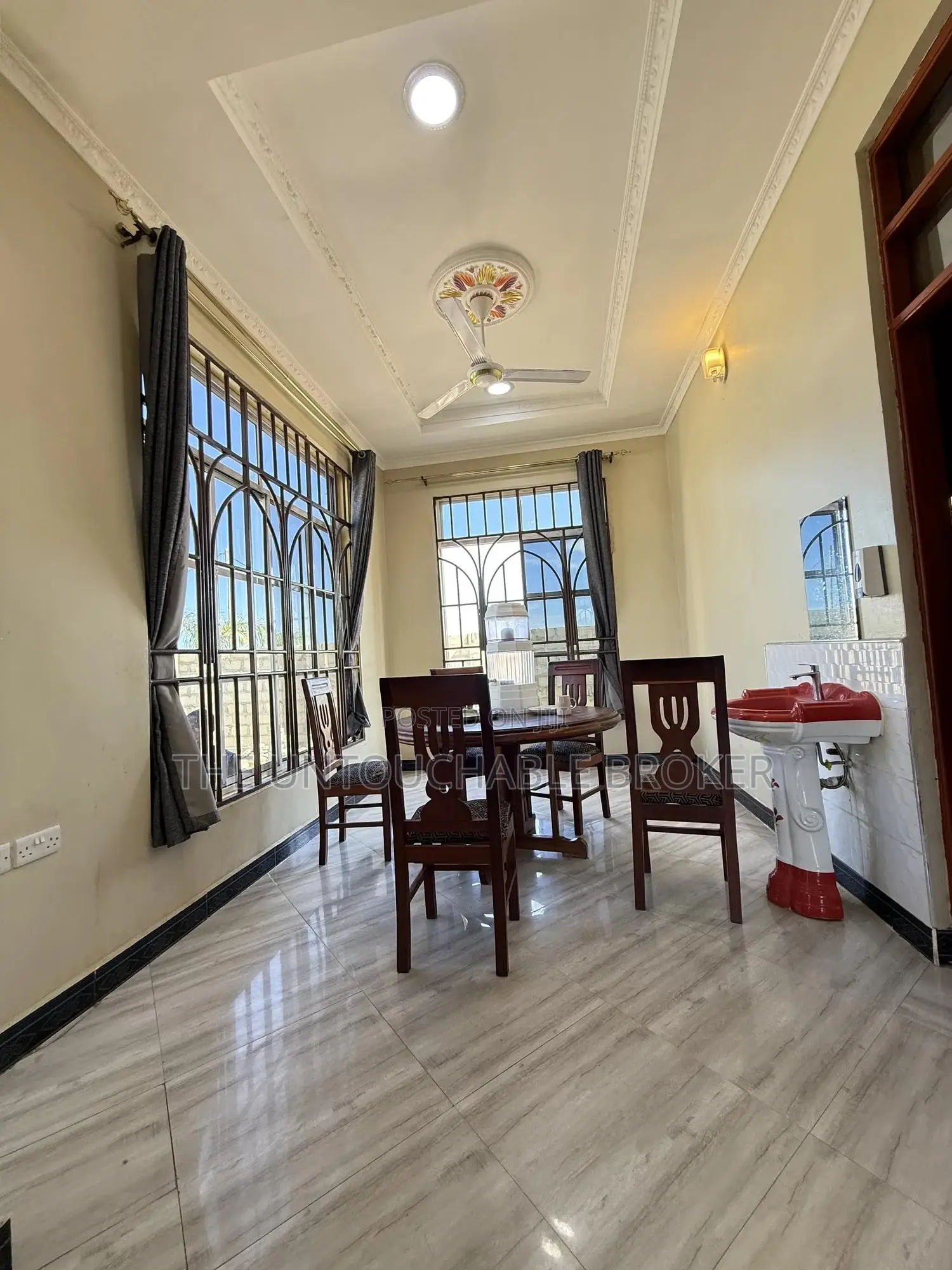 5bdrm House in Kigamboni Mwembe for sale