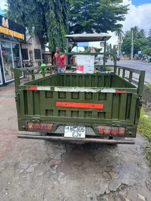 New Bajaj Avenger 220 2025 Green