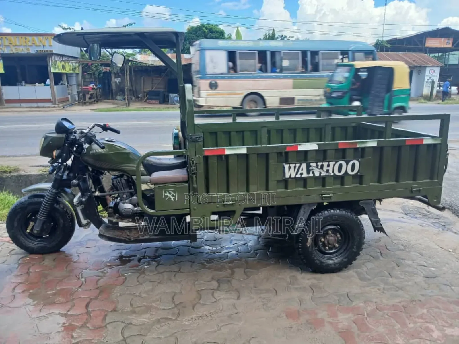 New Bajaj Avenger 220 2025 Green