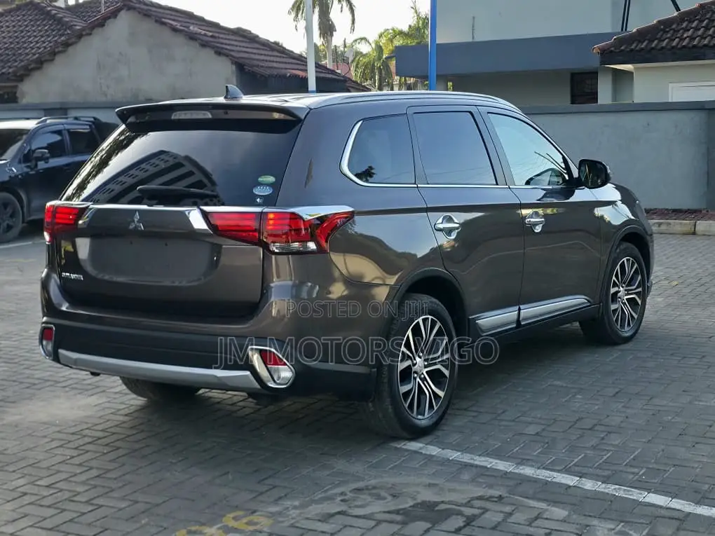 Mitsubishi Outlander 2016 Gray