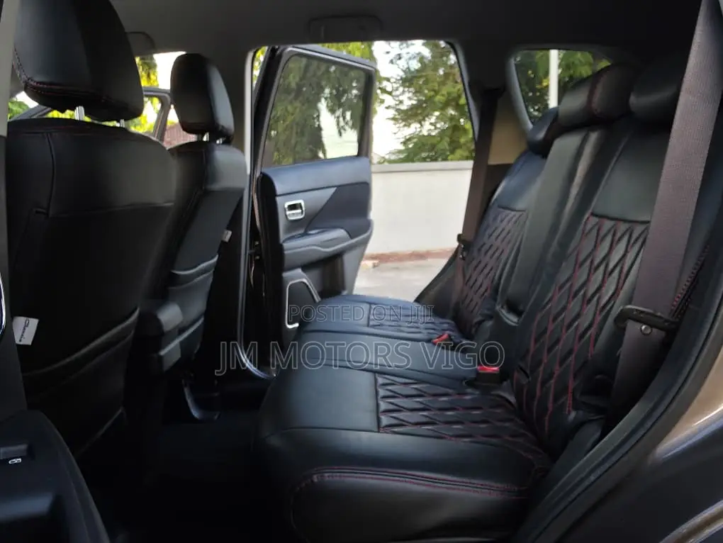 Mitsubishi Outlander 2016 Gray
