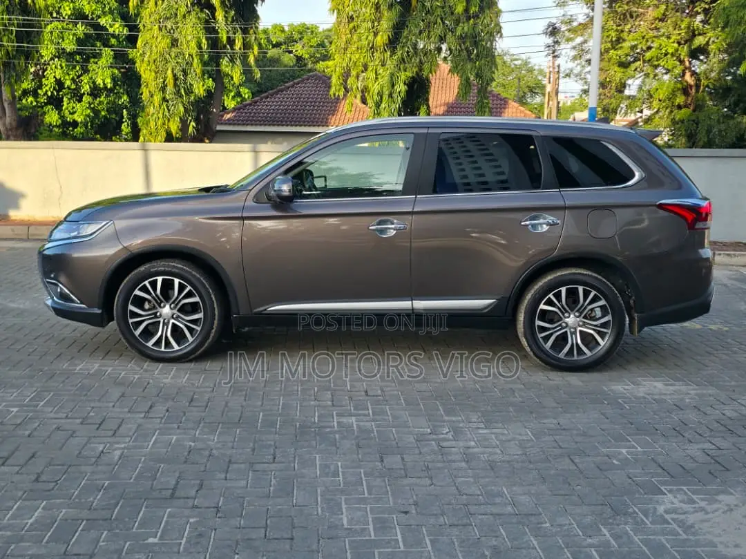 Mitsubishi Outlander 2016 Gray