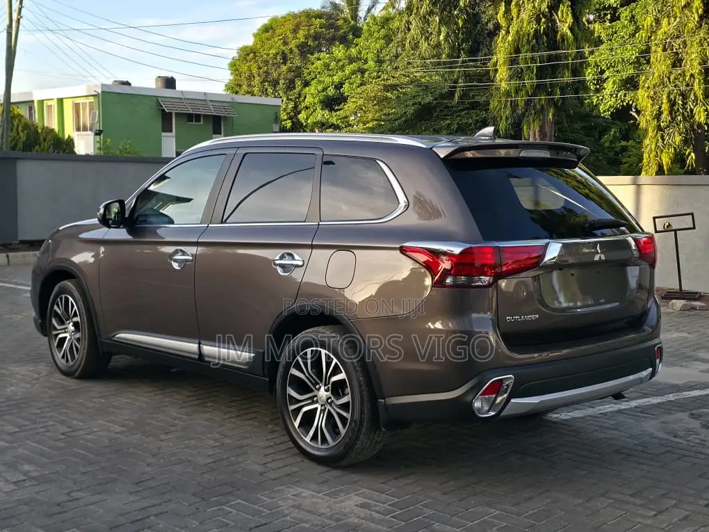 Mitsubishi Outlander 2016 Gray