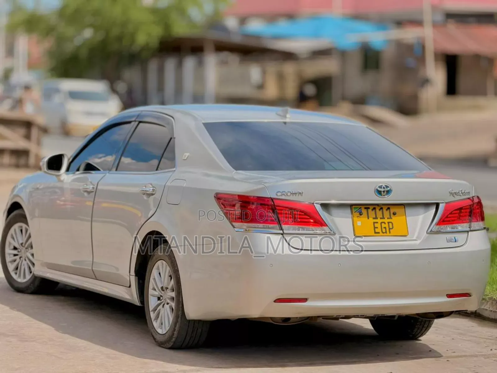 Toyota Crown 2017 Silver