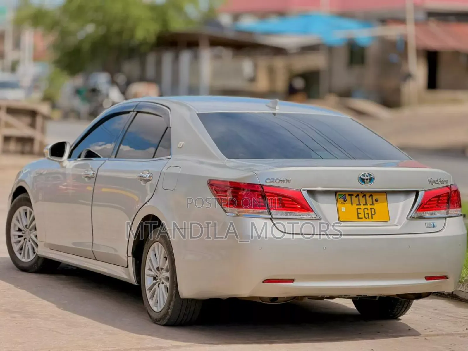 Toyota Crown 2017 Silver