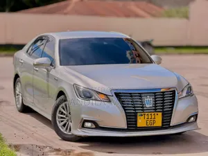Toyota Crown 2017 Silver