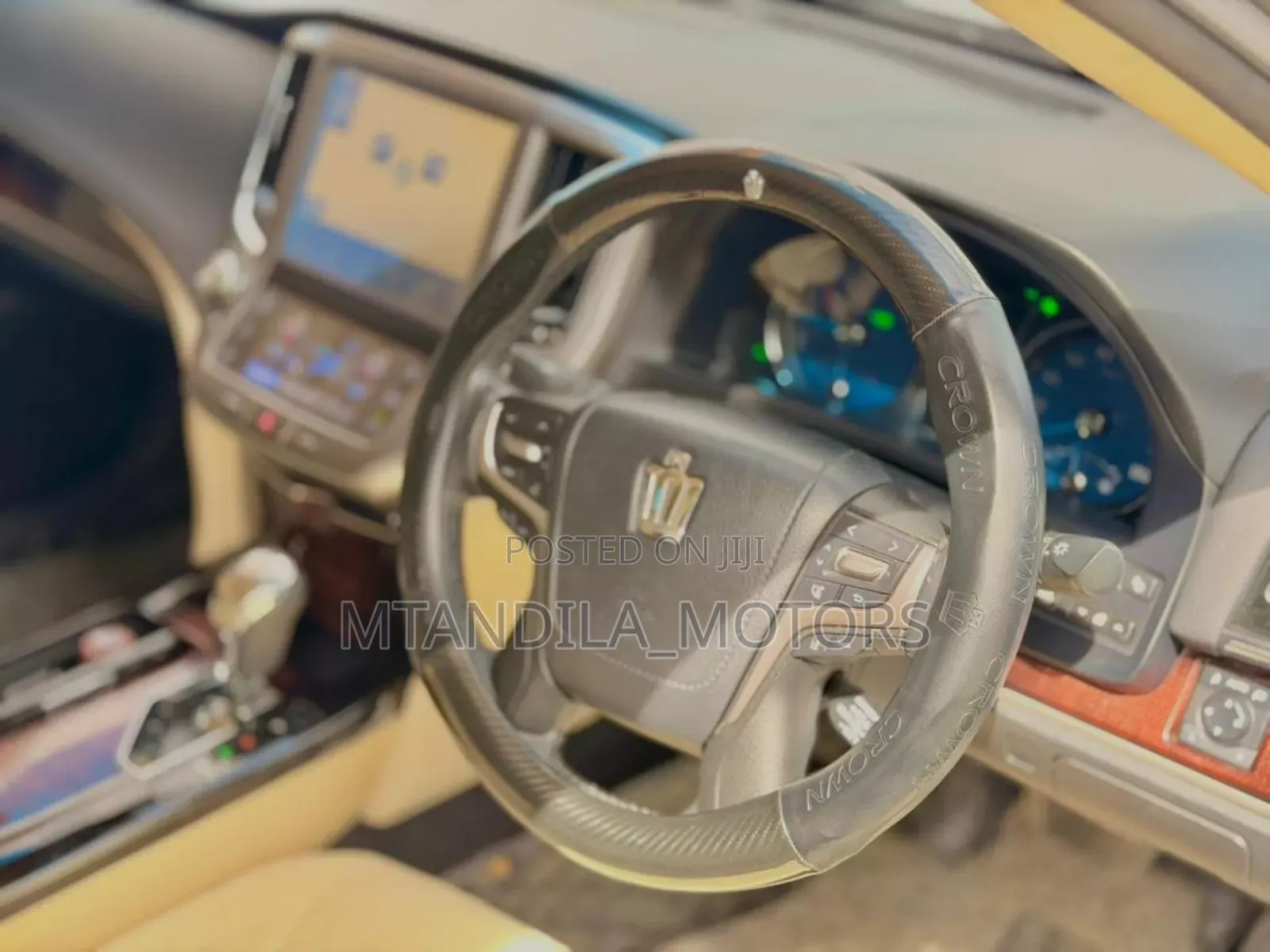 Toyota Crown 2017 Silver