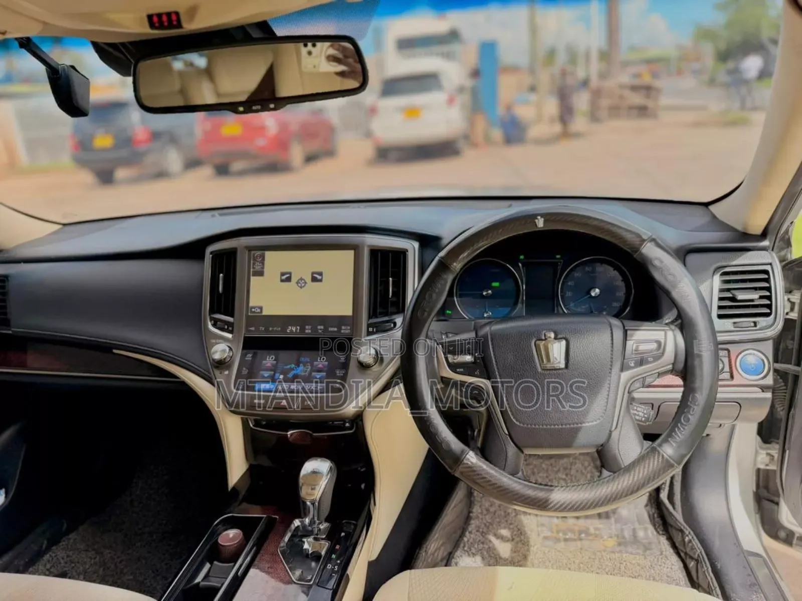 Toyota Crown 2017 Silver