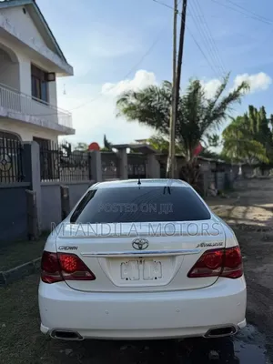 Toyota Crown 2010 White