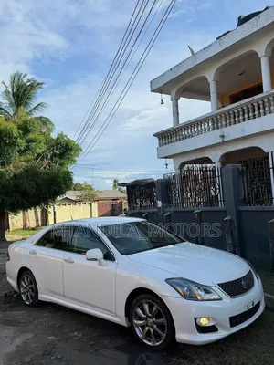 Toyota Crown 2010 White
