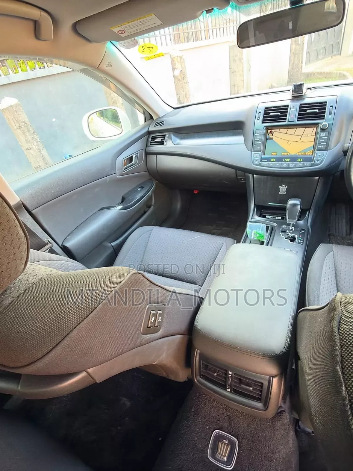 Toyota Crown 2010 White