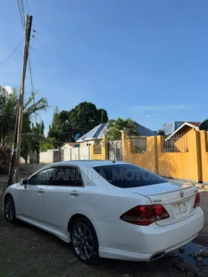 Toyota Crown 2010 White