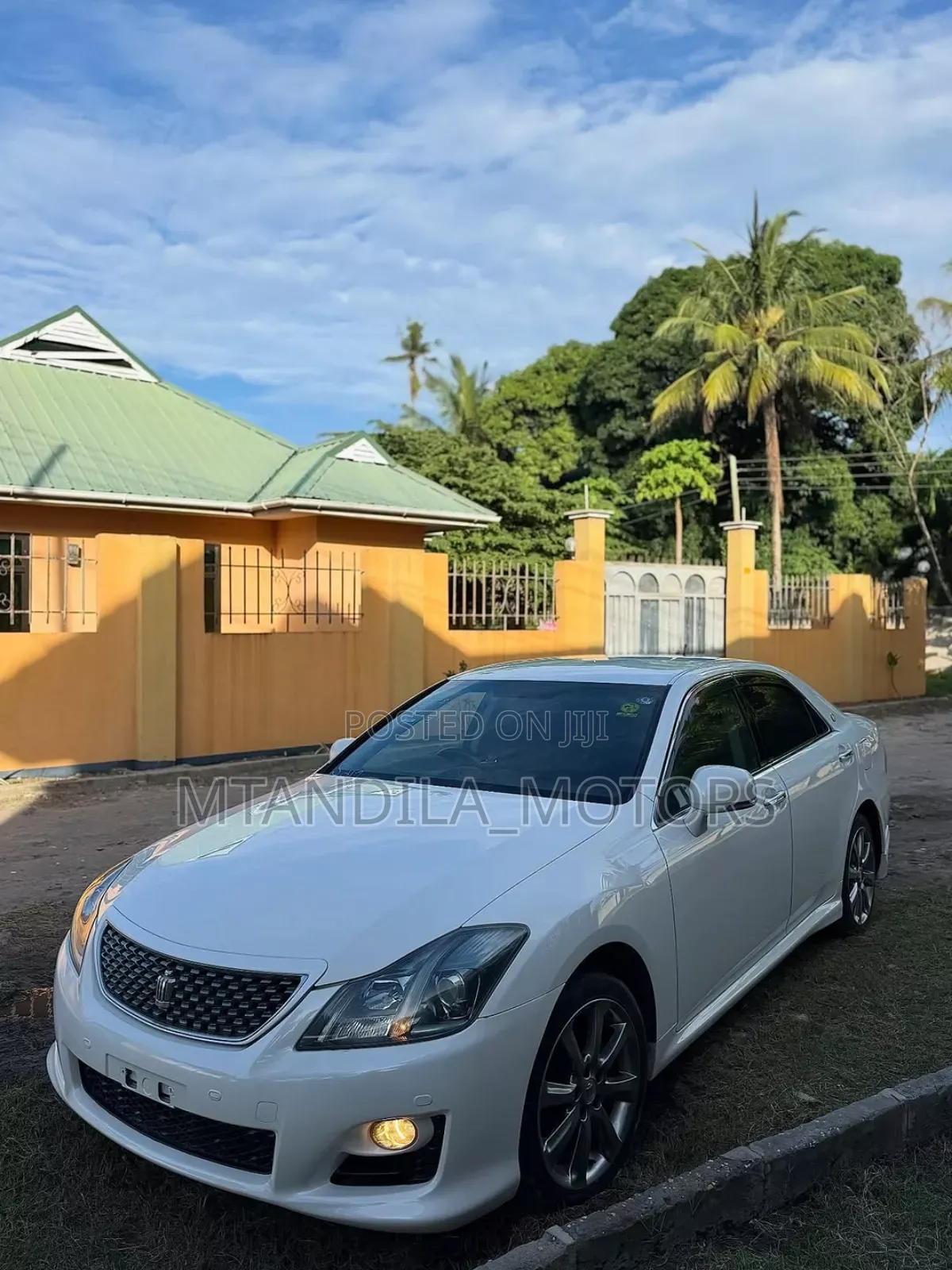 Toyota Crown 2010 White
