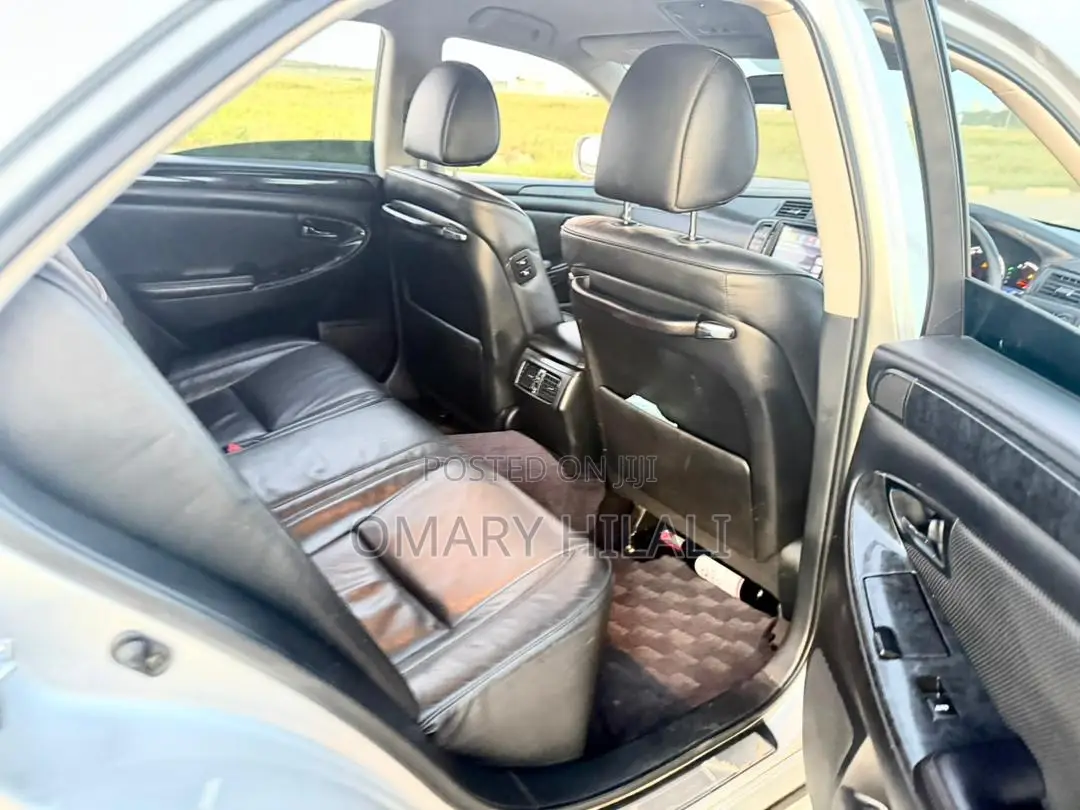 Toyota Crown 2004 Silver
