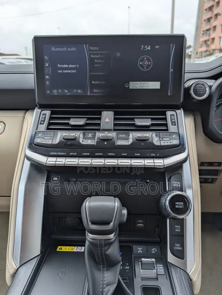Toyota Land Cruiser LC300 2024 Silver