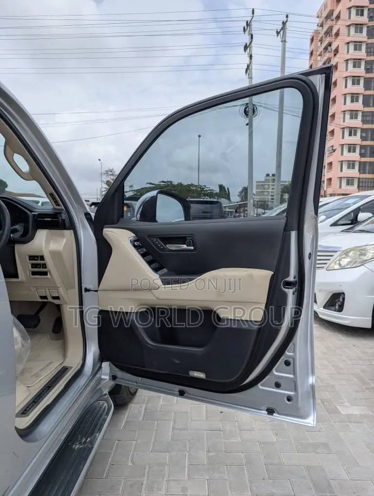 Toyota Land Cruiser LC300 2024 Silver