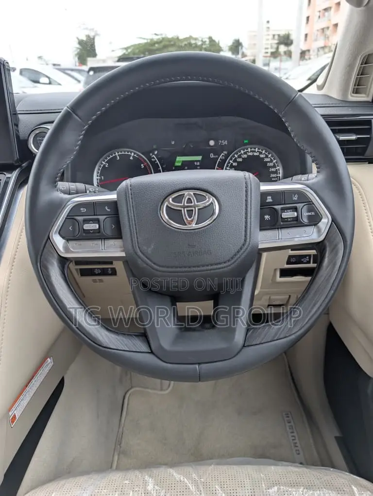 Toyota Land Cruiser LC300 2024 Silver