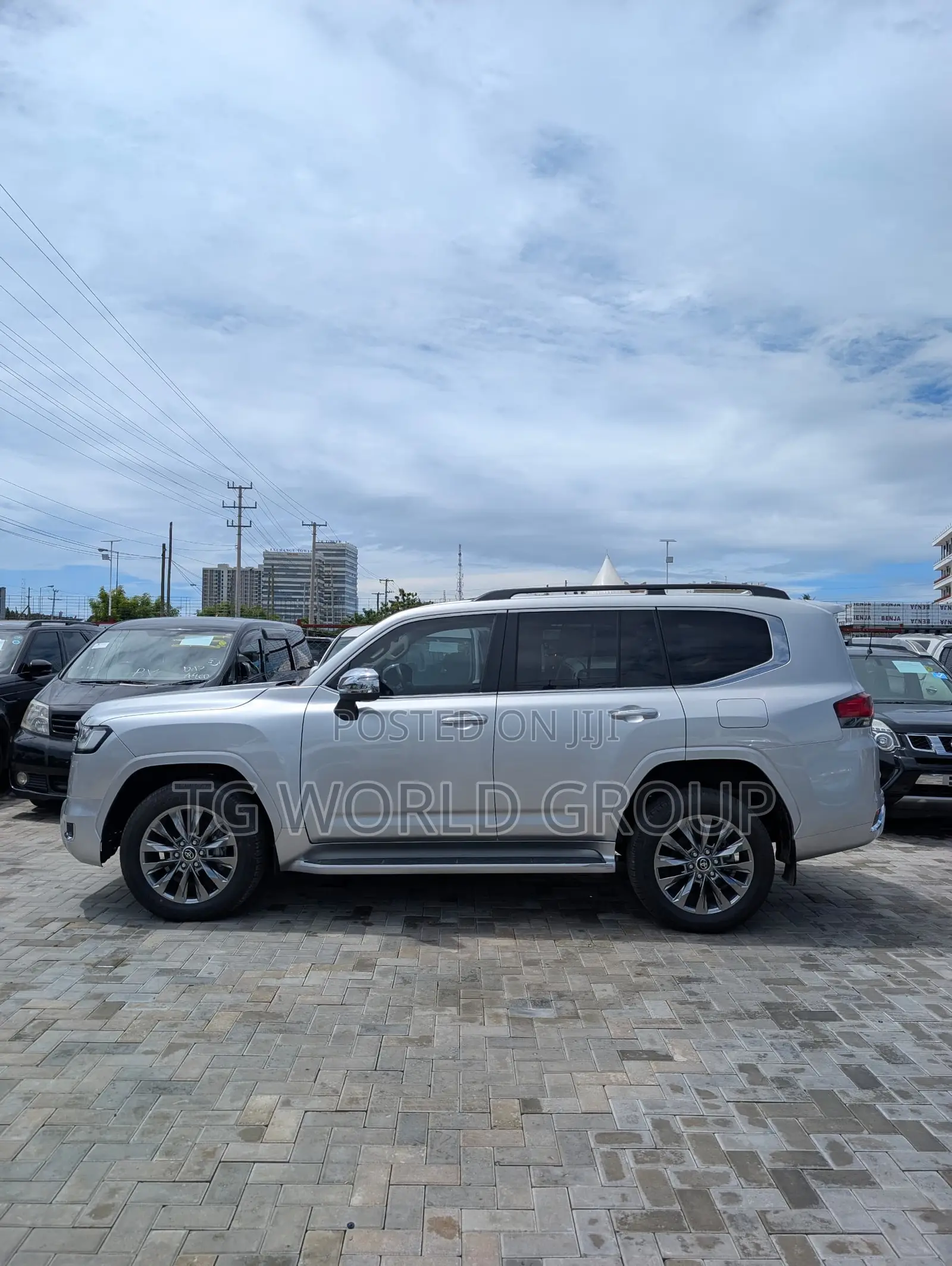 Toyota Land Cruiser LC300 2024 Silver
