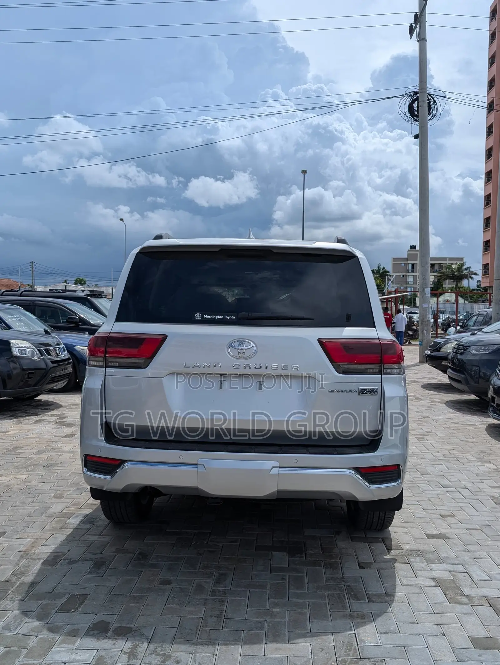 Toyota Land Cruiser LC300 2024 Silver