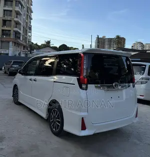 Toyota Noah 2015 White